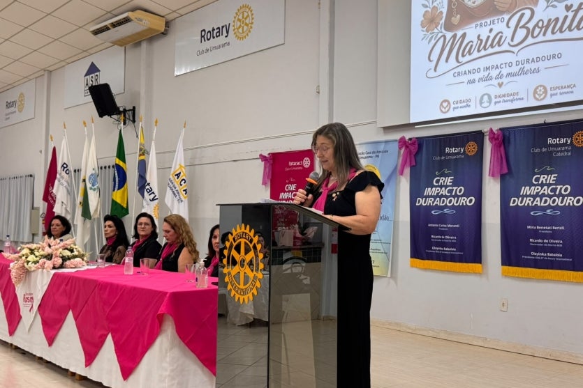 Chá Rosa realizado pelo Rotary Club de Umuarama.