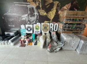 Mercadorias apreendidas pelo BPFron e pela PF em Umuarama.