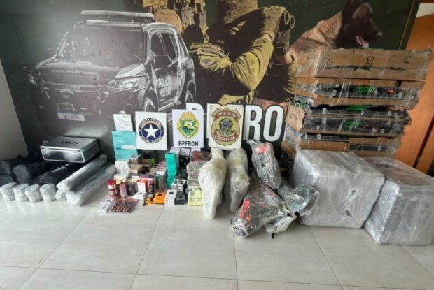 Mercadorias apreendidas pelo BPFron e pela PF em Umuarama.