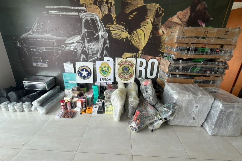 Mercadorias apreendidas pelo BPFron e pela PF em Umuarama.
