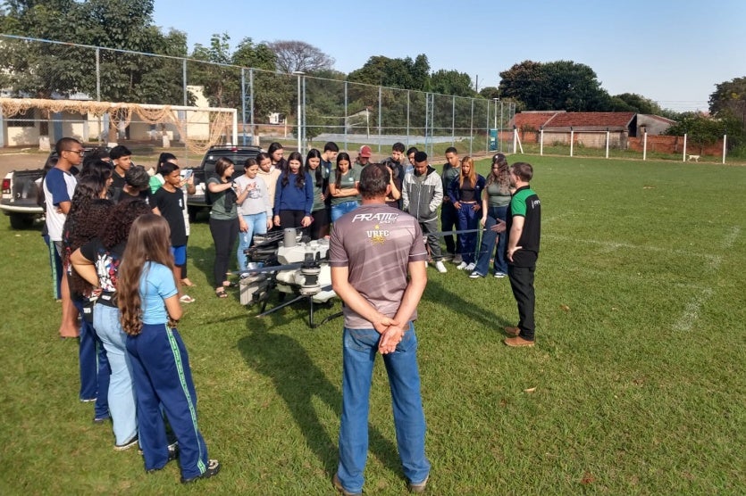 Alunos de Colégio Agrícola em Cafezal do Sul.