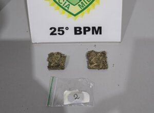 Maconha e dry apreendido com jovens em Umuarama.