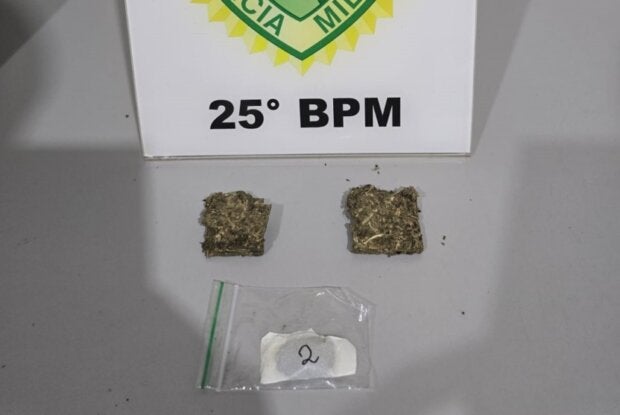 Maconha e dry apreendido com jovens em Umuarama.
