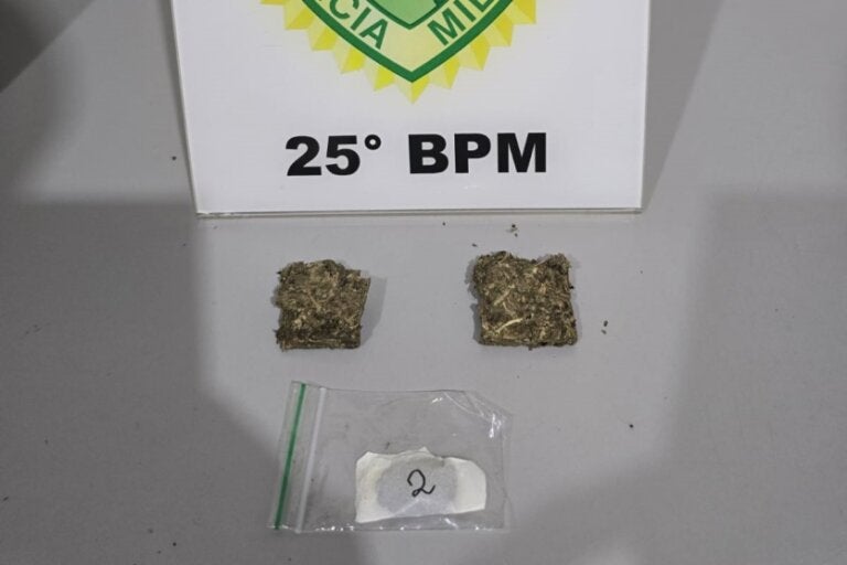 Maconha e dry apreendido com jovens em Umuarama.