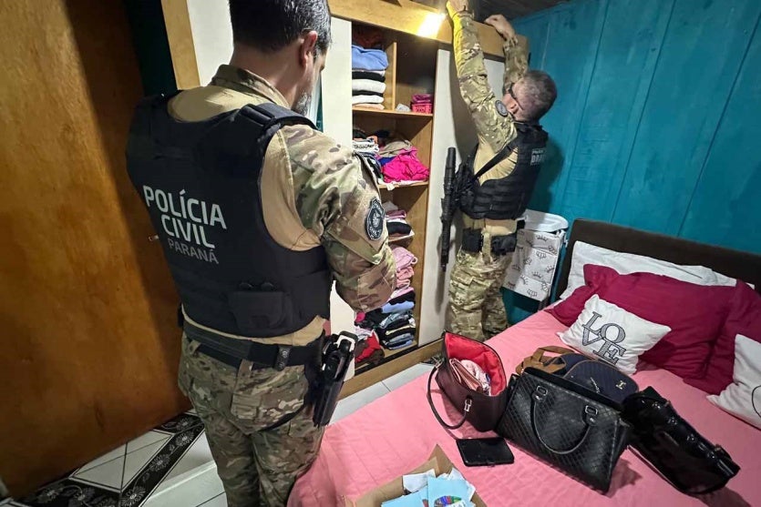Agentes do PCPR durante cumprimento de mandados em megaoperação.
