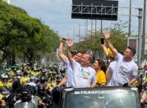 Motociata com Moro e apoiadores de Flávio Bolsonaro.