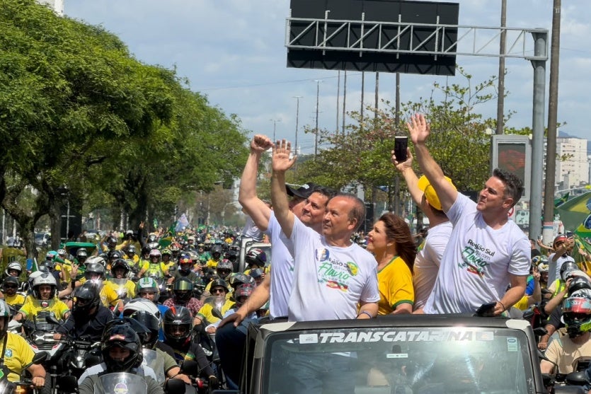 Motociata com Moro e apoiadores de Flávio Bolsonaro.