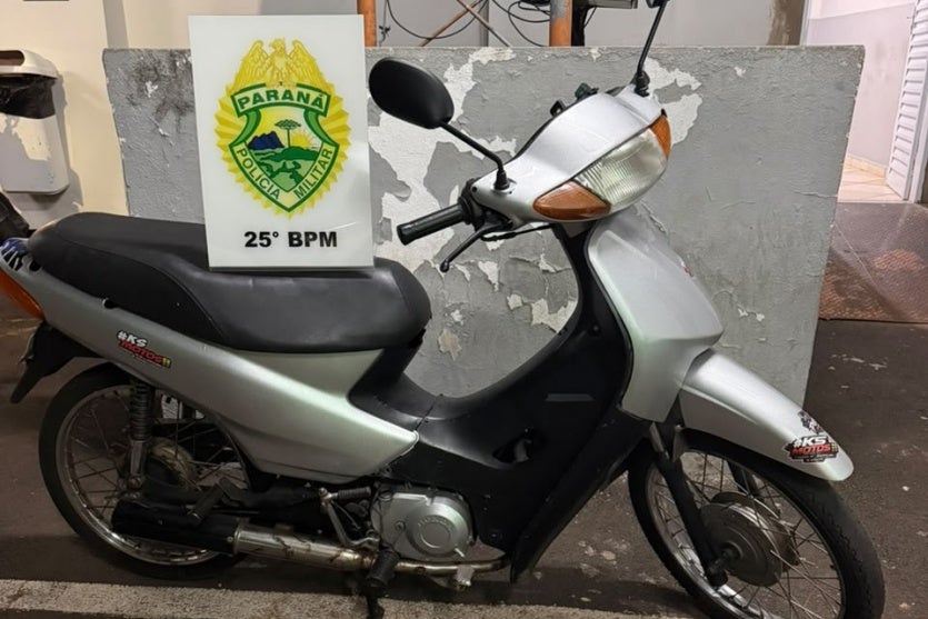 Motoneta Honda Biz adulterada que foi apreendida pela PM.