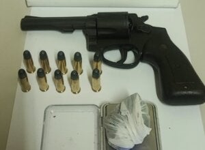 Revólver com numeração raspada apreendido em Cidade Gaúcha.