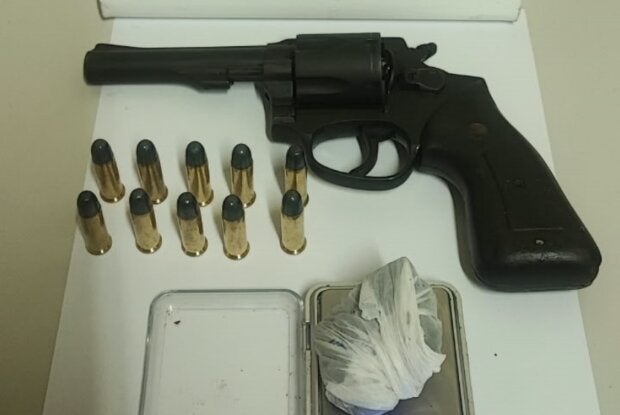 Revólver com numeração raspada apreendido em Cidade Gaúcha.