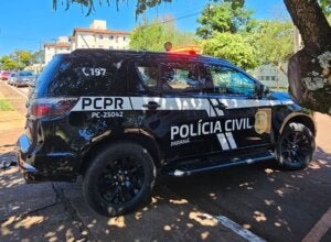Viatura da PCPR durante cumprimento de mandado em Mariluz.