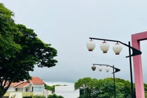Céu nublado em dia chuvoso em Umuarama, visto da Praça do Japão.