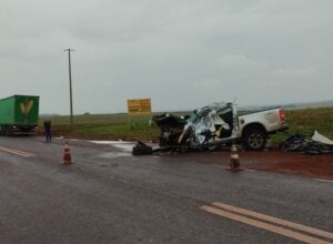 Caminhonete 210 destruída após grave acidente na PR-239.