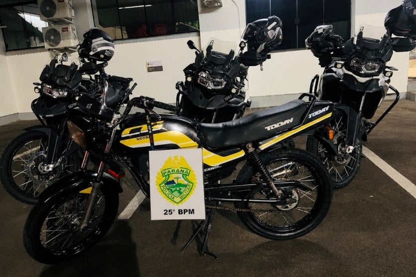 Moto irregular apreendida com condutor adolescente em Umuarama.